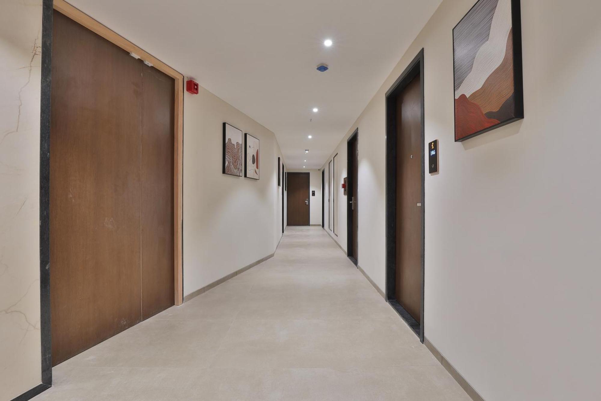 Hotel Elements Σουράτ Εξωτερικό φωτογραφία
