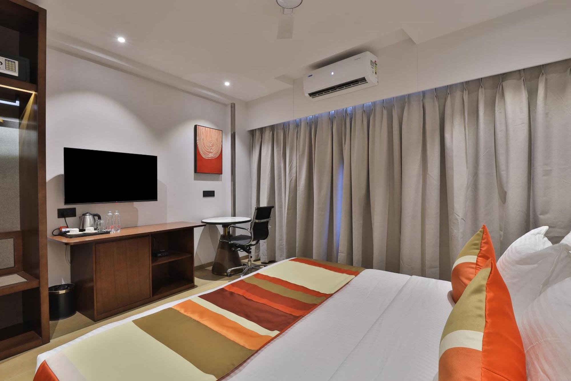 Hotel Elements Σουράτ Εξωτερικό φωτογραφία